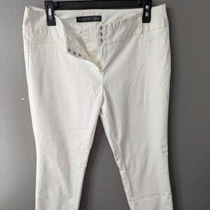 EUC The Limited Drew fit white capri pants size 8